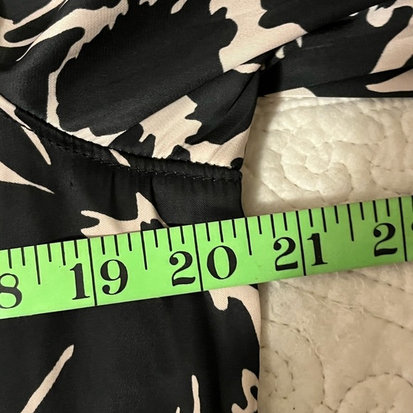 Gap Black and Off White Women's Tie front blouse, size Small - Picture 9 of 11